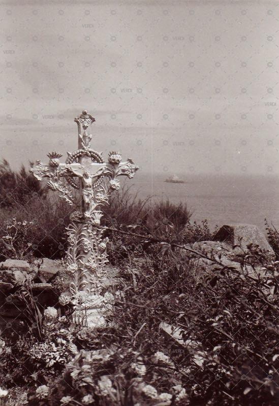 Croix ancienne Cimetiere Houat