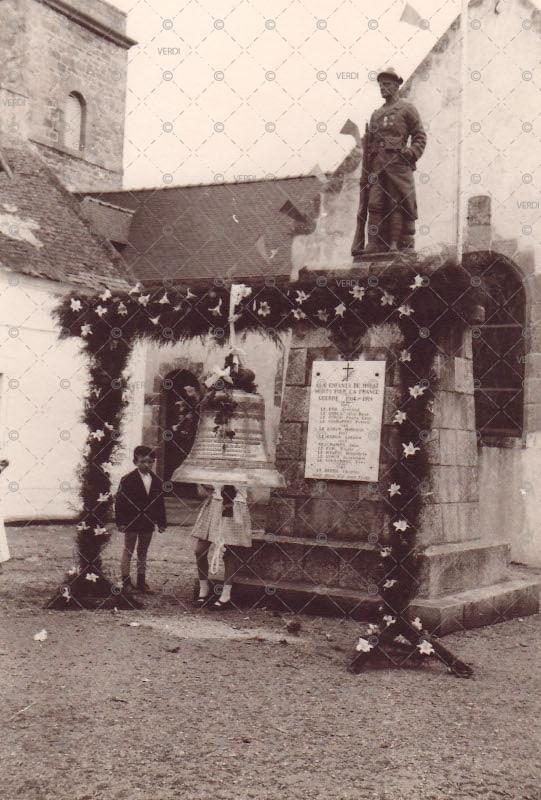 houat-eglise-benediction-cloche-1966