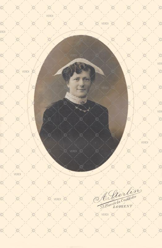 Portrait médaillon coiffe Lorient