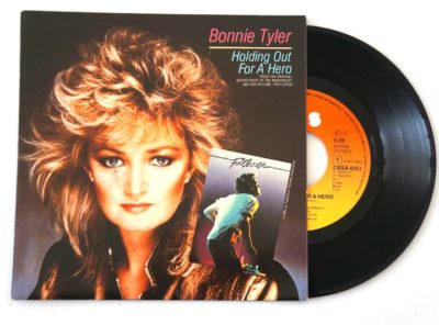 Bonnie-tyler-holding-hero-45T