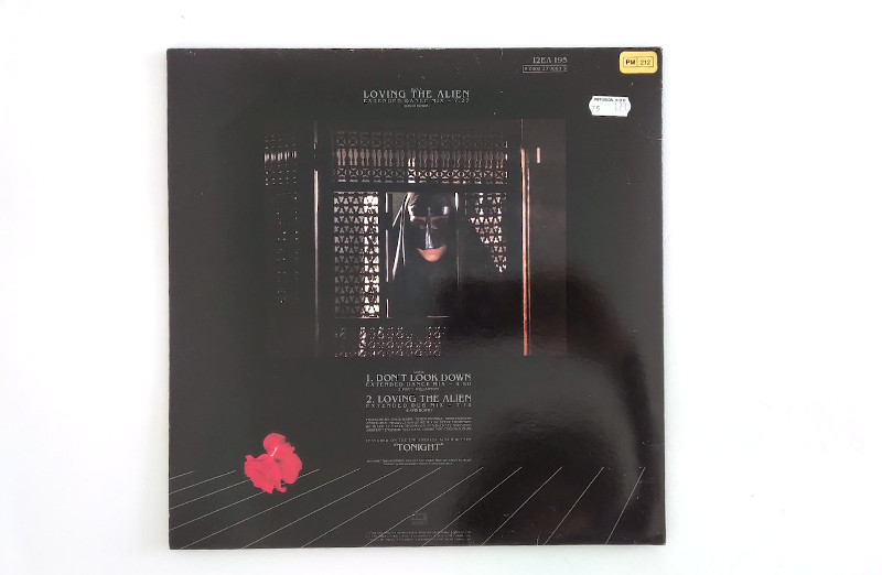 bowie-loving-alien-3-33T