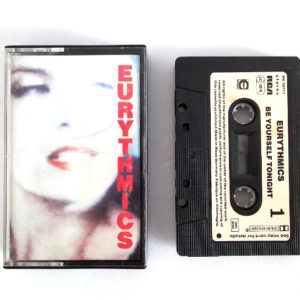 eurythmics-be-yourself-tonight-K7