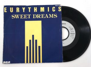 eurythmics-sweet-dreams-45T