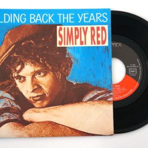 simply-red-holding-years-45T