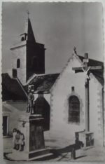 La place du Monument aux Morts à Houat