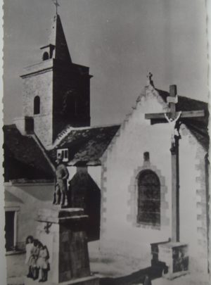 La place du Monument aux Morts à Houat